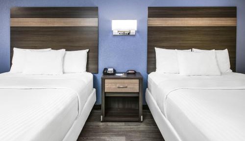 Queen Room with Two Queen Beds - Smoking