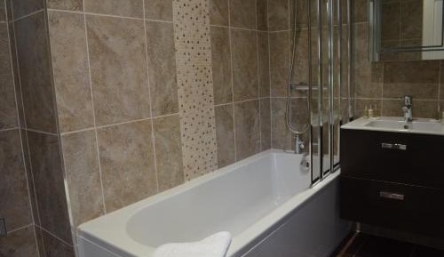 Family Room (2 Adults + 2 Children)