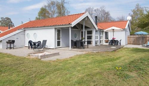 Three-Bedroom Holiday Home 
