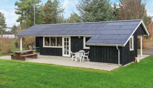 Three-Bedroom Holiday Home 