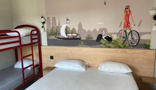 Standard Room - 1 Queen Bed 2 Bunk Beds