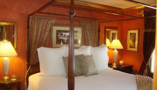 Deluxe King Suite