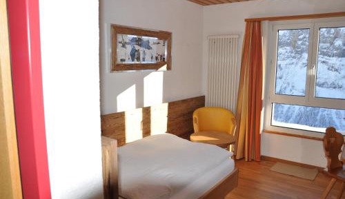 Single Room with Eiger View