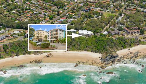 Two-Bedroom Apartment with Courtyard