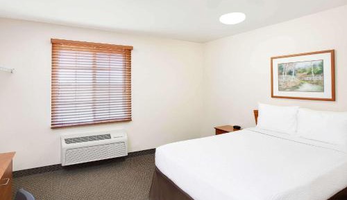 Standard Double Room with Roll-In Shower - Disability Access/Non-Smoking 