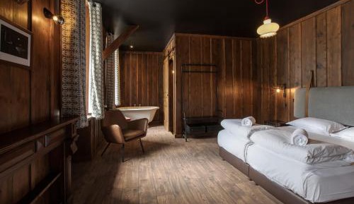 Suite with Mountain View