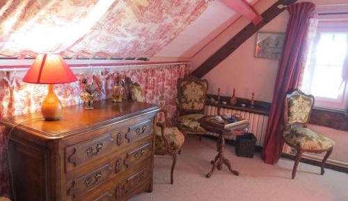 Basic Triple Room with Shared Bathroom