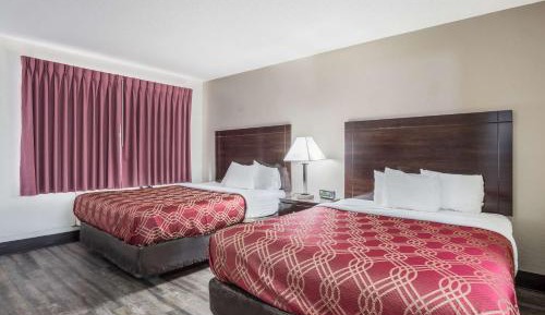 Queen Room with Two Queen Beds - Smoking/Ground Floor 