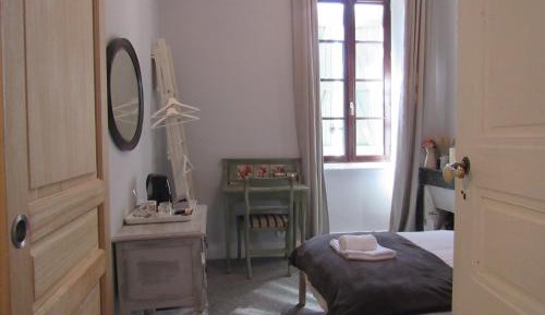 Standard Room with Twin Beds and Mountain View