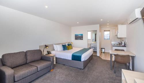 Studio with Spa Bath