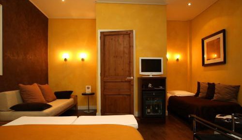 Superior Triple Queen Room