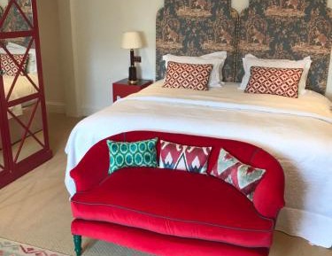 The Bibury (No Pets)