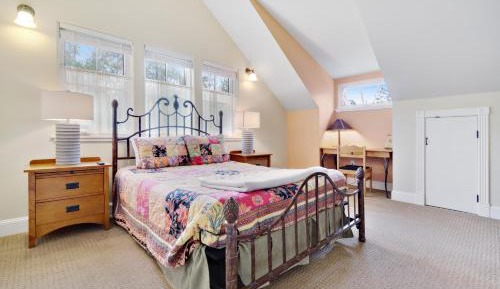 Three-Bedroom Vacation Home 