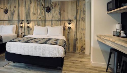 Deluxe Queen Room with Two Queen Beds