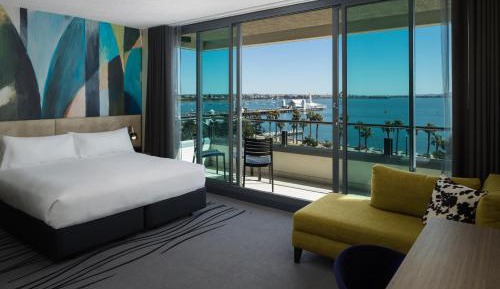 Deluxe King Room with Bay View