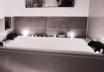 Studio with Spa Bath