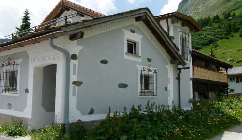 Apartment with Mountain View