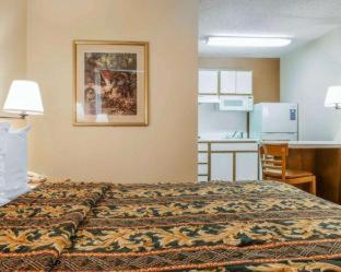 Efficiency Double Room with Two Double Beds - Accessible/Non Smoking