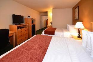 Queen Room with Two Queen Beds and Bath Tub - Disability Access/Non-Smoking 