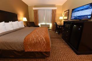 One-Bedroom Suite with Three Queen Beds and Kitchen - Non-Smoking