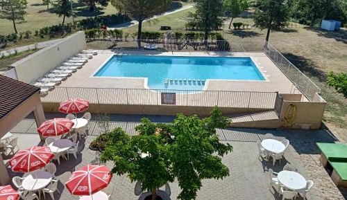 Apartment with Pool View 