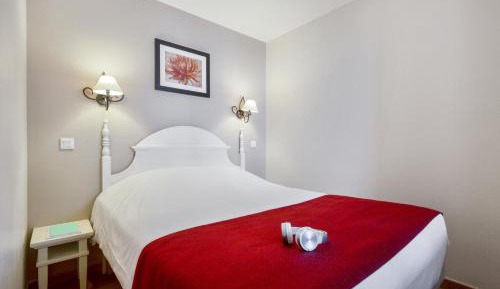 One-Bedroom Apartment with Terrace or Balcony (4 People)