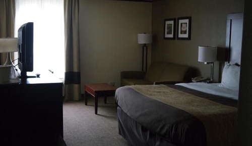Efficiency King Suite with Whirlpool - Non-Smoking