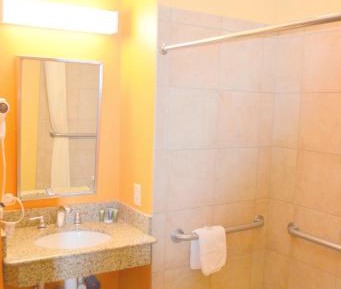 Queen Room - Mobility Access/Non-Smoking