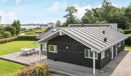 Three-Bedroom Vacation Home 