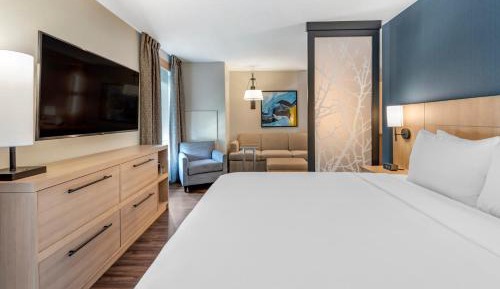 One-Bedroom King Suite