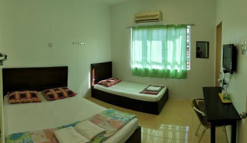 1 Queen + 1 Single Room