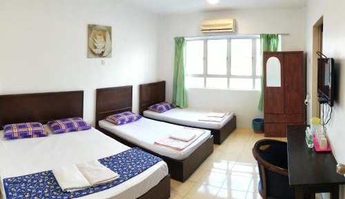 1 Queen + 2 Single Room