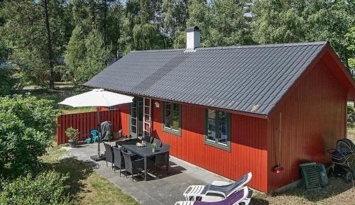 Three-Bedroom Holiday Home 