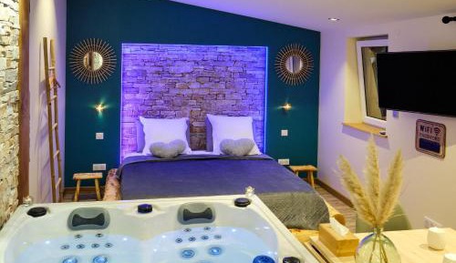 Suite with Hot Tub