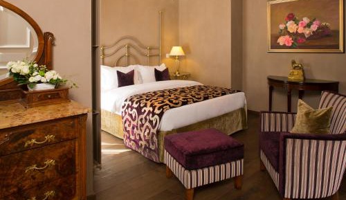 Suite with Queen Bed