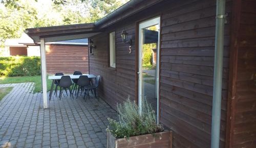 Two-Bedroom Cottage with Private Bathroom 