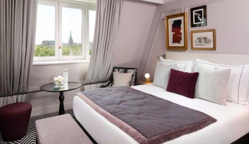 Boutique Room with Eiffel Tower View