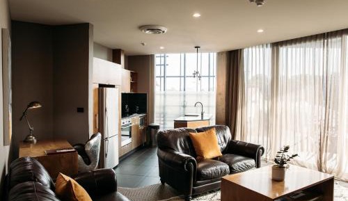 Luxury Two-Bedroom Apartment (King Henry Suite)