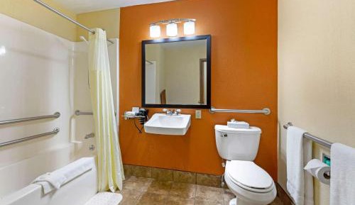 Queen Room - Accessible/Nonsmoking