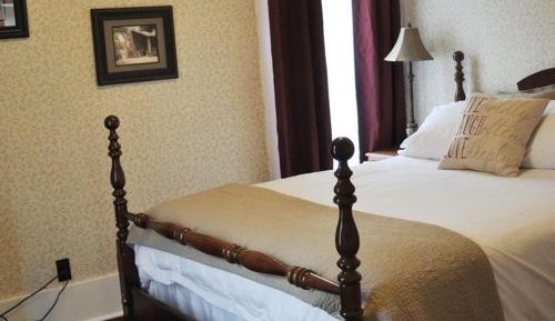 Standard Queen Room