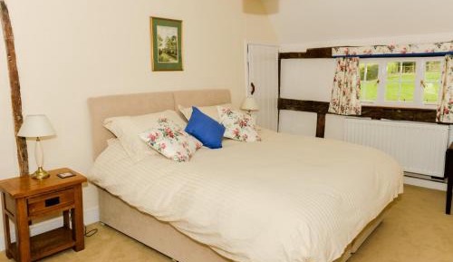 Twin Room with Private Bathroom