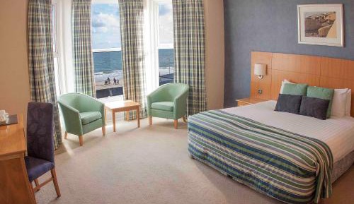 Family Room with Balcony and Sea View