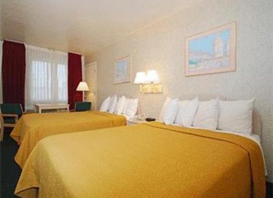 Queen Room with Two Queen Beds - Non-Smoking