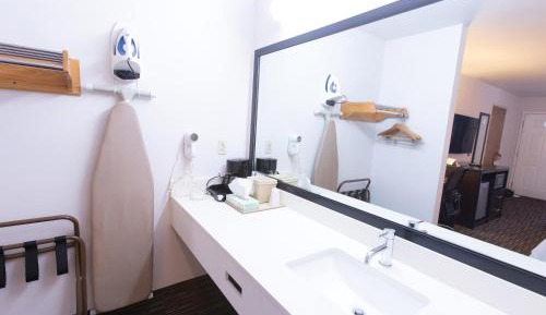 Double Queen Room (Cottage)