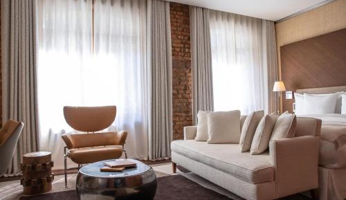 Deluxe City Room