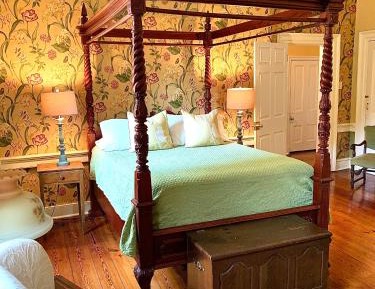 Queen Room with Garden View