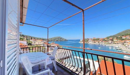 One Bedroom Apartment with Balcony and Sea View