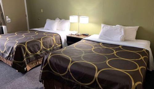 Queen Room with Balcony - Second Floor/Non-Smoking