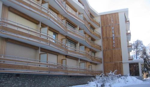 Studio with Mountain View