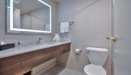 King Suite - Non-Smoking